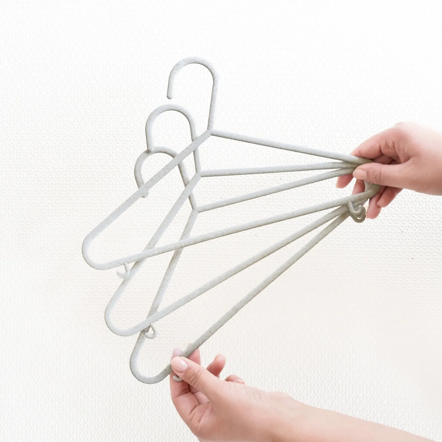 gray wheat straw hangers (30 per set)